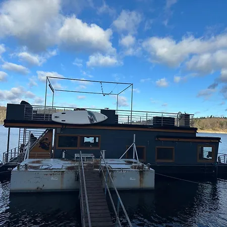 Luxury Houseboat, Castle Botel