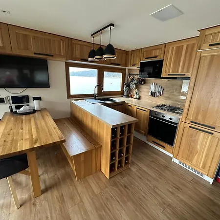 Luxury Houseboat, Castle Botel
