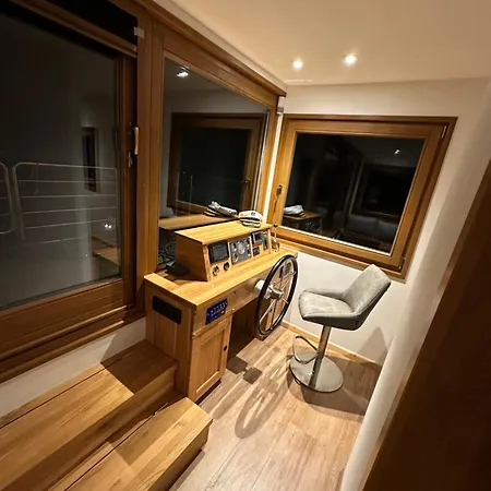 Luxury Houseboat, Castle Orlik