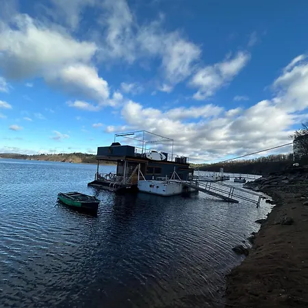 Botel Luxury Houseboat, Castle Orlik