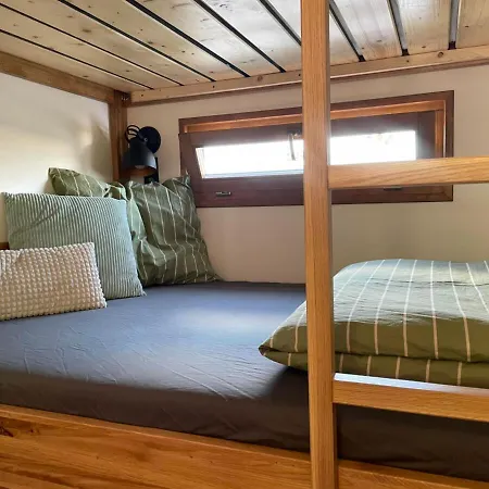 Botel Luxury Houseboat, Castle