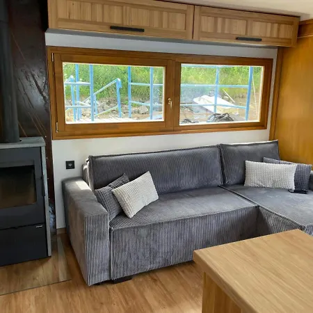Botel Luxury Houseboat, Castle *