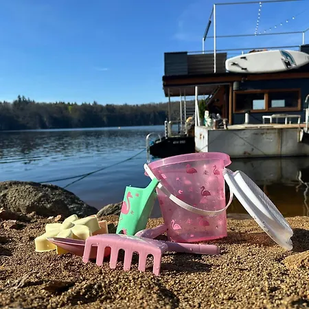 Tekne Luxury Houseboat, Castle