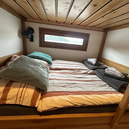 Tekne Luxury Houseboat, Castle Orlík