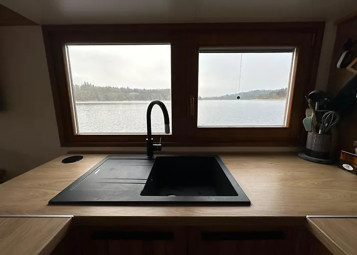 Luxury Houseboat, Castle *