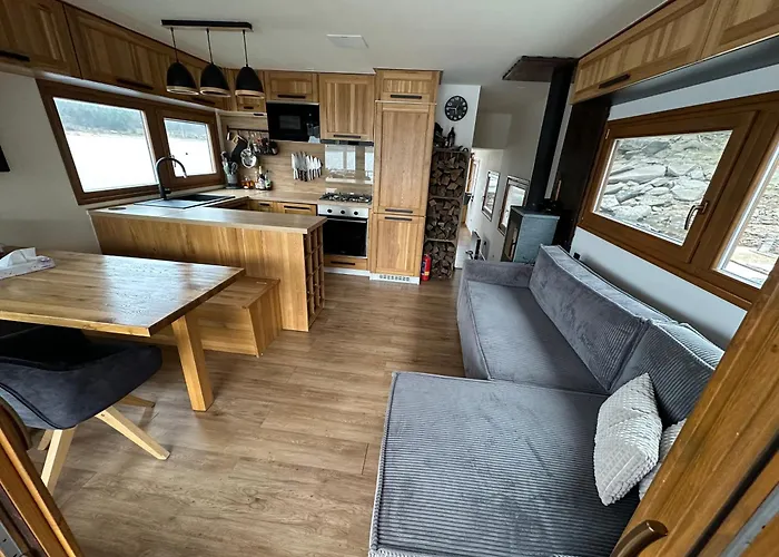 Luxury Houseboat, Castle Hotel en barco Orlík