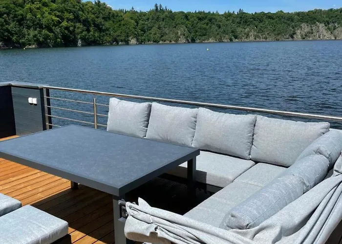 Luxury Houseboat, Castle Hotel en barco Orlík