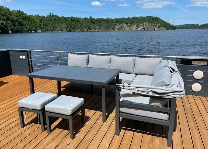Luxury Houseboat, Castle Hotel en barco Orlík