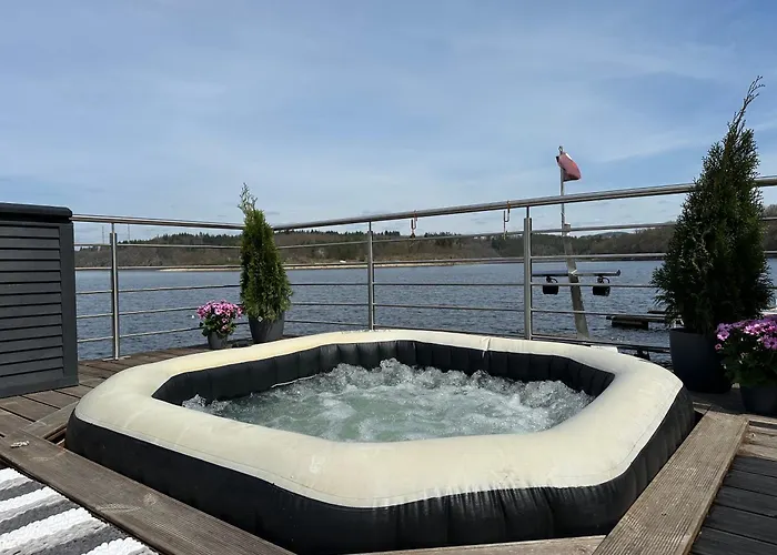 Luxury Houseboat, Castle Hotel en barco Orlík