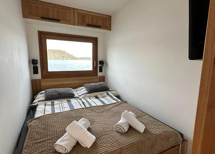 Luxury Houseboat, Castle Hotel en barco