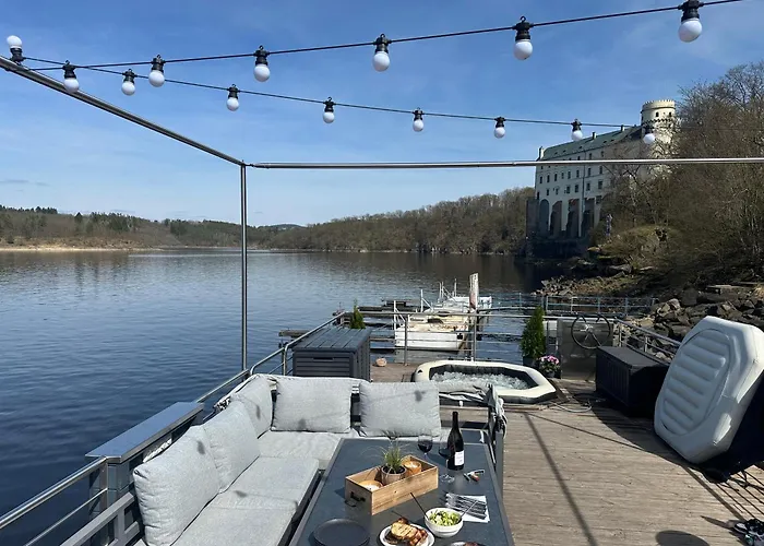 Luxury Houseboat, Castle Hotel en barco *