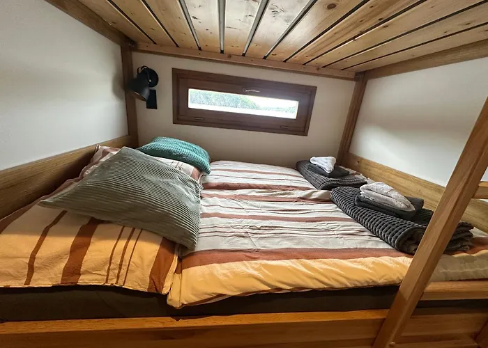 Hotel en barco Luxury Houseboat, Castle Orlík
