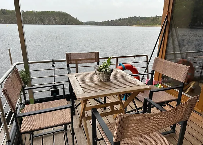 Luxury Houseboat, Castle Hotel en barco