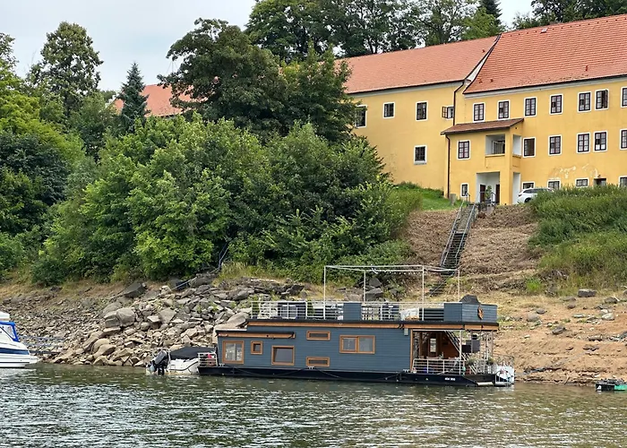 Luxury Houseboat, Castle *
